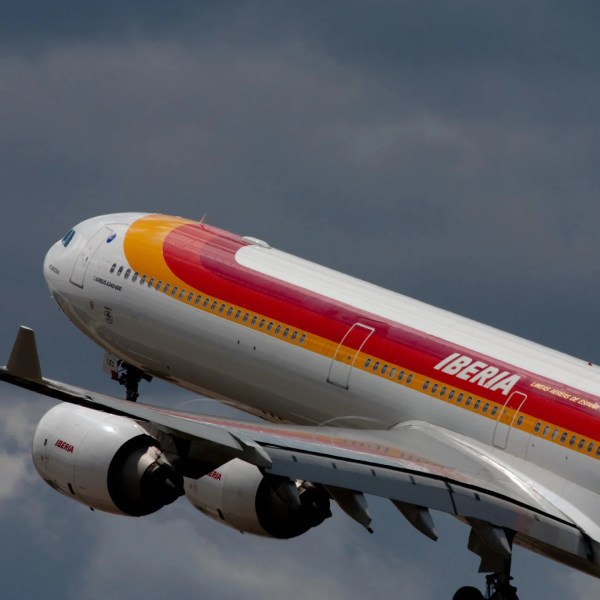 Iberia sospende i voli per Cuba, Air Europa raddoppia